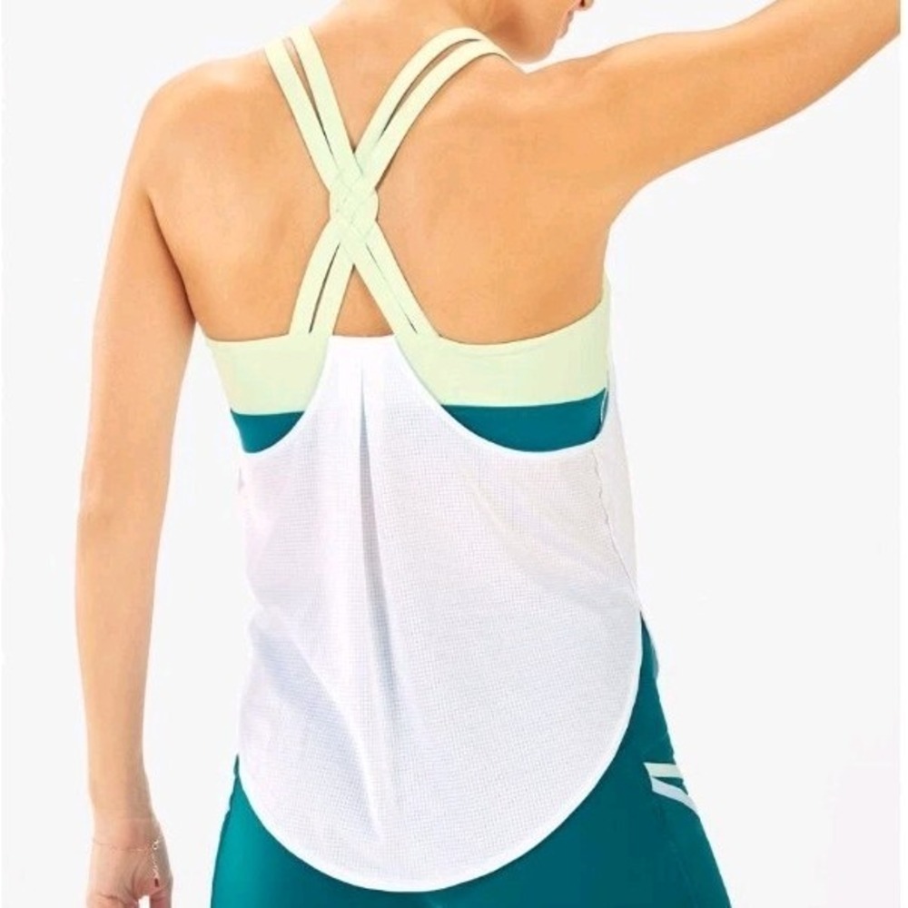 Fabletics Cashel Built-In Bra Swing Tank Performance Top Womens L Yoga‎ Gym Run